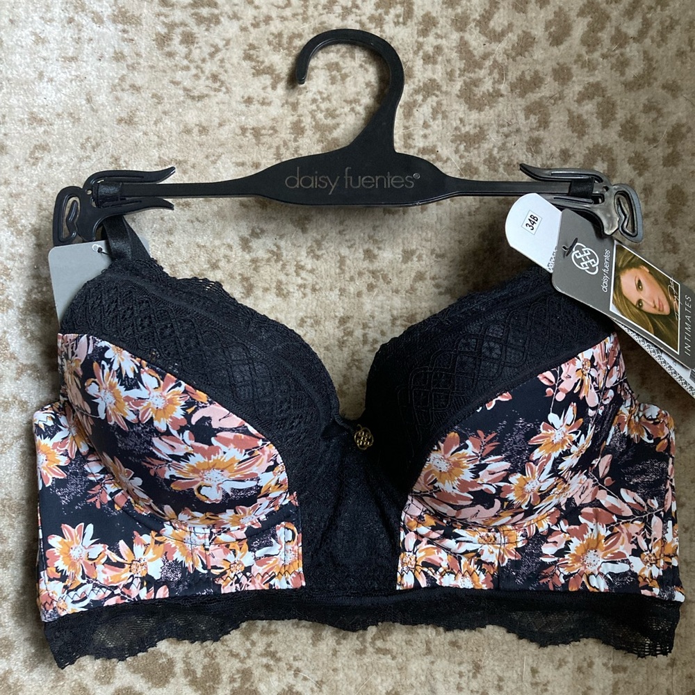 Was $24! ❤️🌼Daisy Fuentes lace floral push-up bra